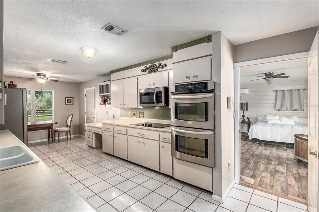 For Sale: $1,325,000 (4 beds, 3 baths, 6350 Square Feet)