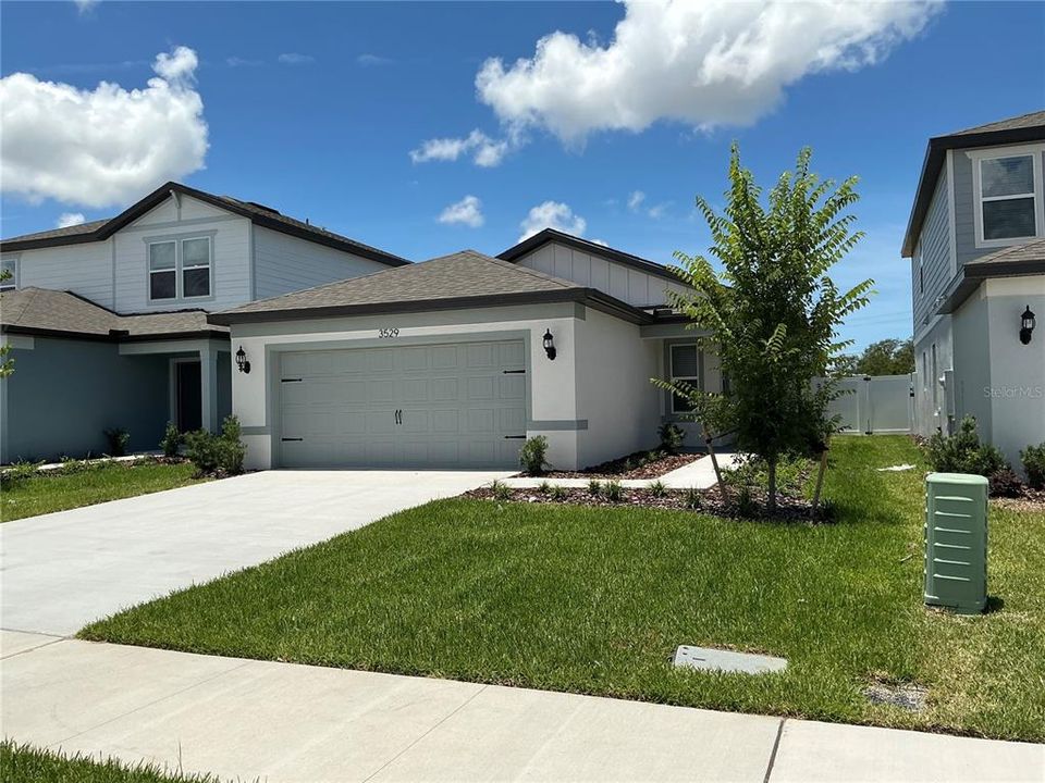 For Rent: $1,999 (4 beds, 2 baths, 1580 Square Feet)