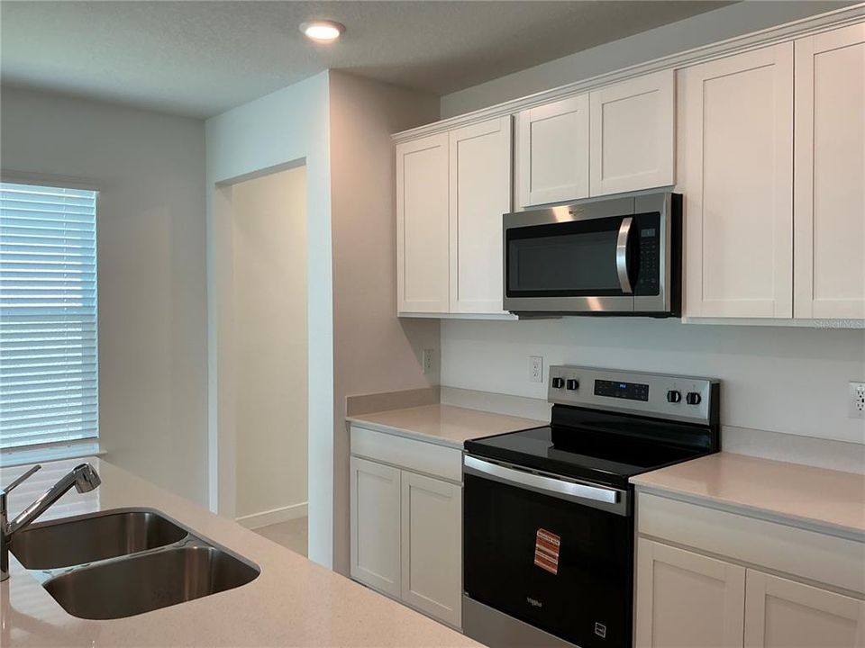 For Rent: $1,999 (4 beds, 2 baths, 1580 Square Feet)