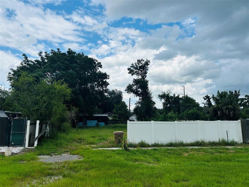 На продажу: $145,000 (0.13 acres)
