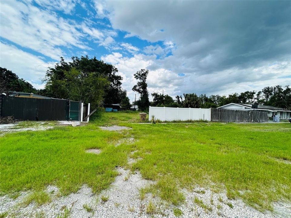 На продажу: $145,000 (0.13 acres)