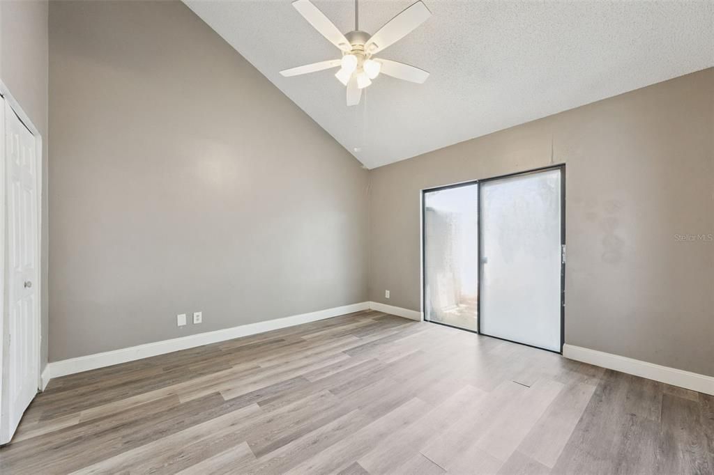 For Sale: $220,000 (2 beds, 2 baths, 1082 Square Feet)