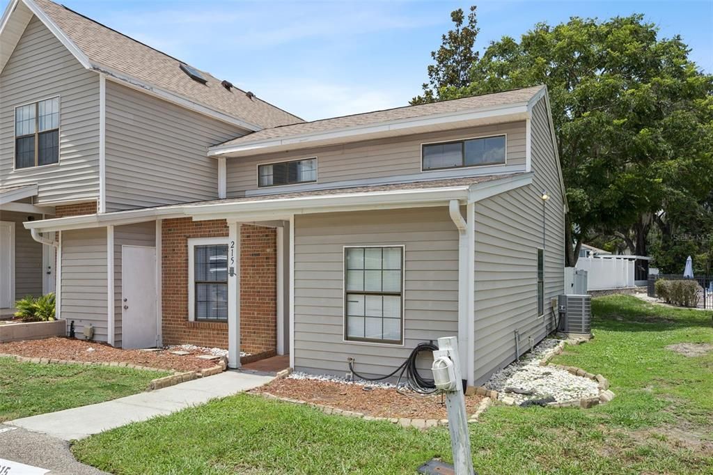For Sale: $220,000 (2 beds, 2 baths, 1082 Square Feet)