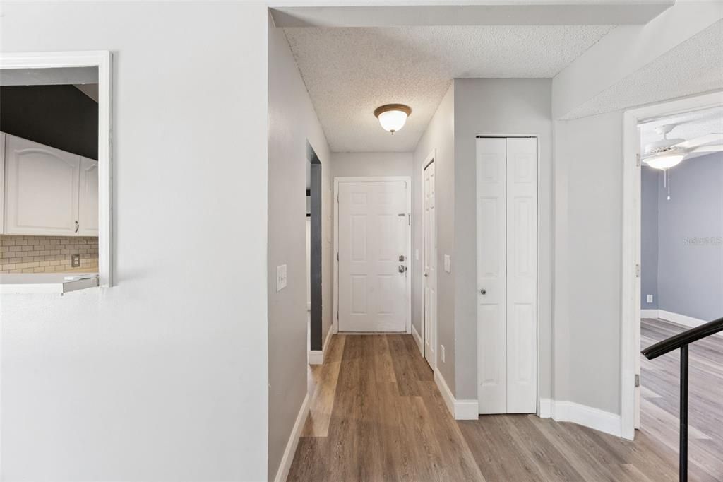For Sale: $220,000 (2 beds, 2 baths, 1082 Square Feet)