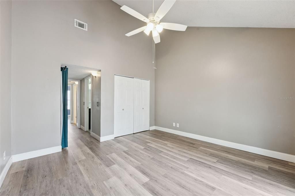 For Sale: $220,000 (2 beds, 2 baths, 1082 Square Feet)