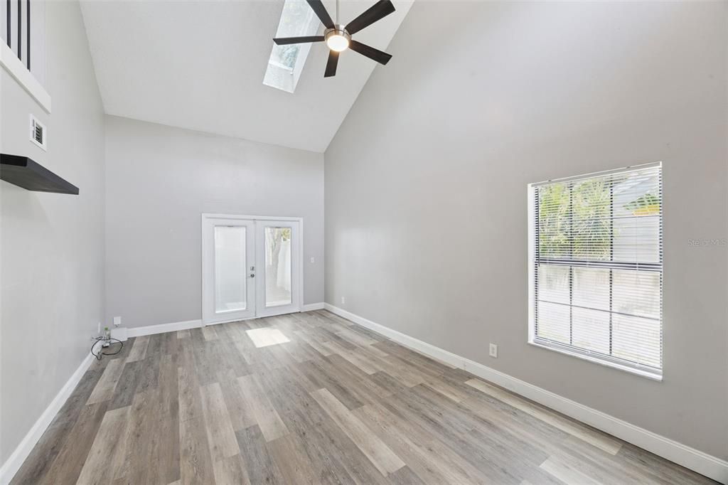 For Sale: $220,000 (2 beds, 2 baths, 1082 Square Feet)