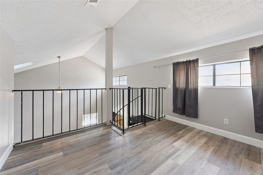 For Sale: $220,000 (2 beds, 2 baths, 1082 Square Feet)