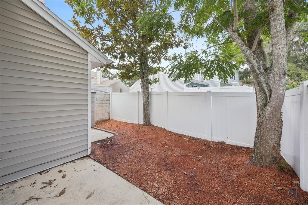 For Sale: $220,000 (2 beds, 2 baths, 1082 Square Feet)