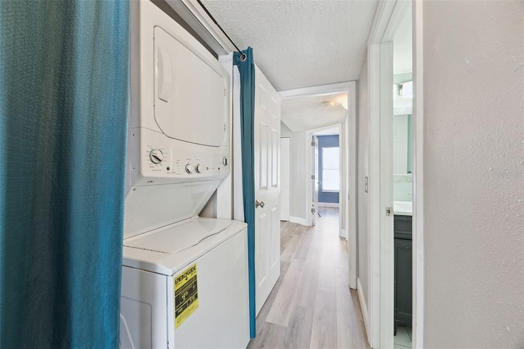 For Sale: $220,000 (2 beds, 2 baths, 1082 Square Feet)