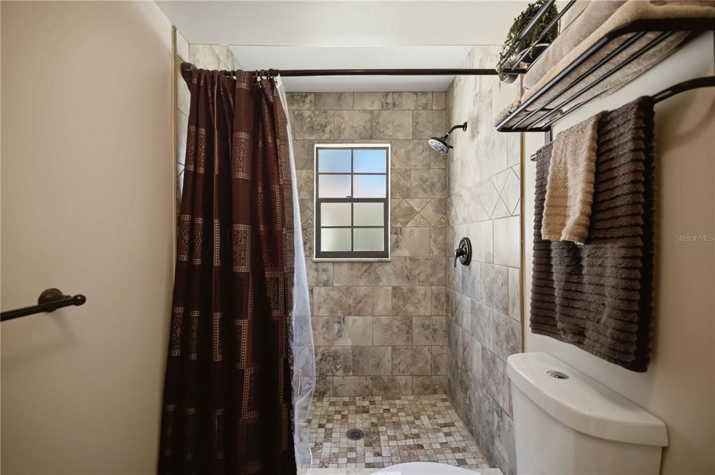 На продажу: $379,900 (3 спален, 2 ванн, 1992 Квадратных фут)
