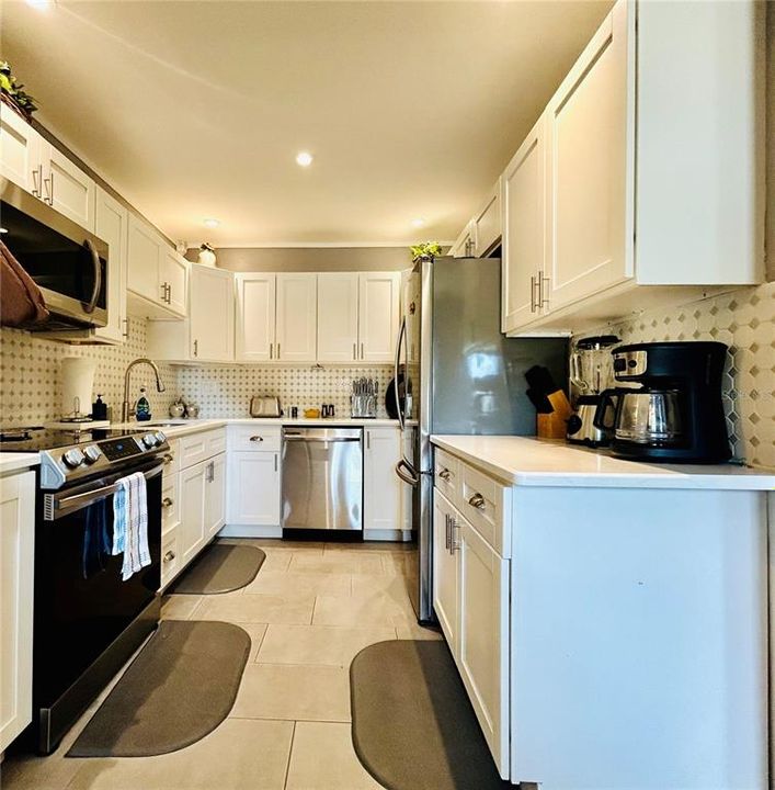 На продажу: $379,999 (2 спален, 2 ванн, 940 Квадратных фут)