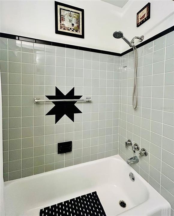 На продажу: $379,999 (2 спален, 2 ванн, 940 Квадратных фут)