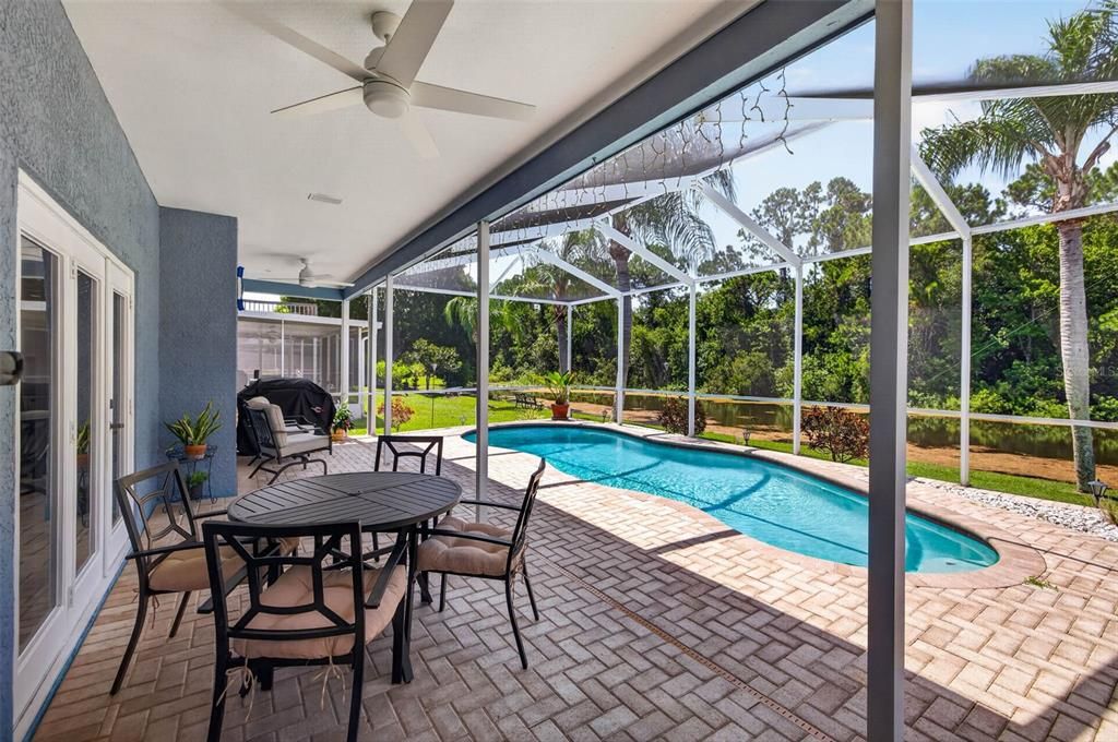En Venta: $585,000 (3 camas, 2 baños, 2250 Pies cuadrados)