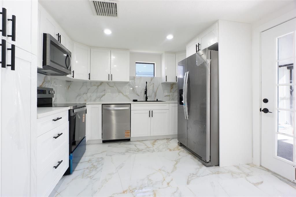 На продажу: $364,900 (3 спален, 2 ванн, 1515 Квадратных фут)