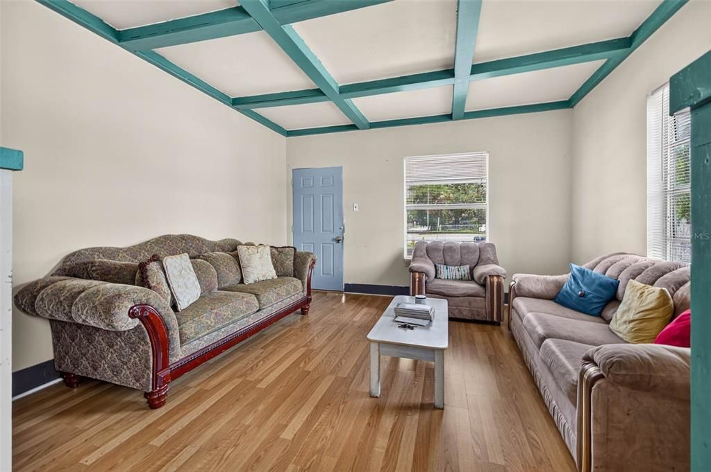 En Venta: $349,995 (2 camas, 1 baños, 1693 Pies cuadrados)