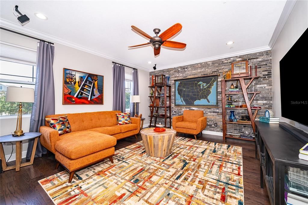 Activo con contrato: $1,219,000 (5 camas, 4 baños, 3505 Pies cuadrados)