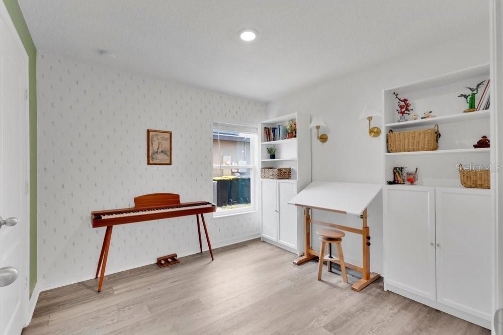 For Sale: $259,000 (3 beds, 2 baths, 1258 Square Feet)