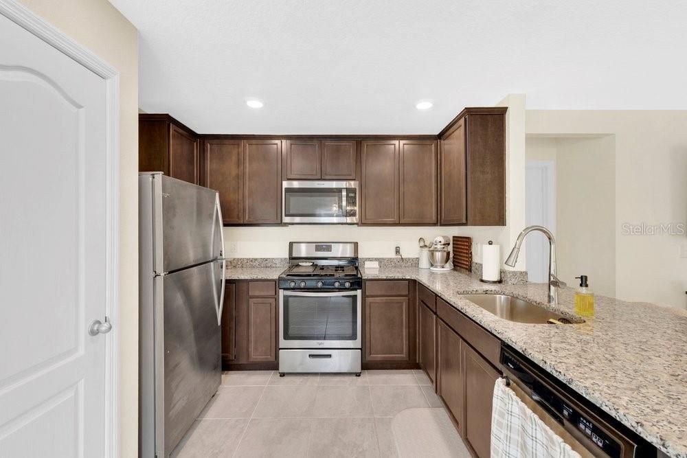 For Sale: $259,000 (3 beds, 2 baths, 1258 Square Feet)