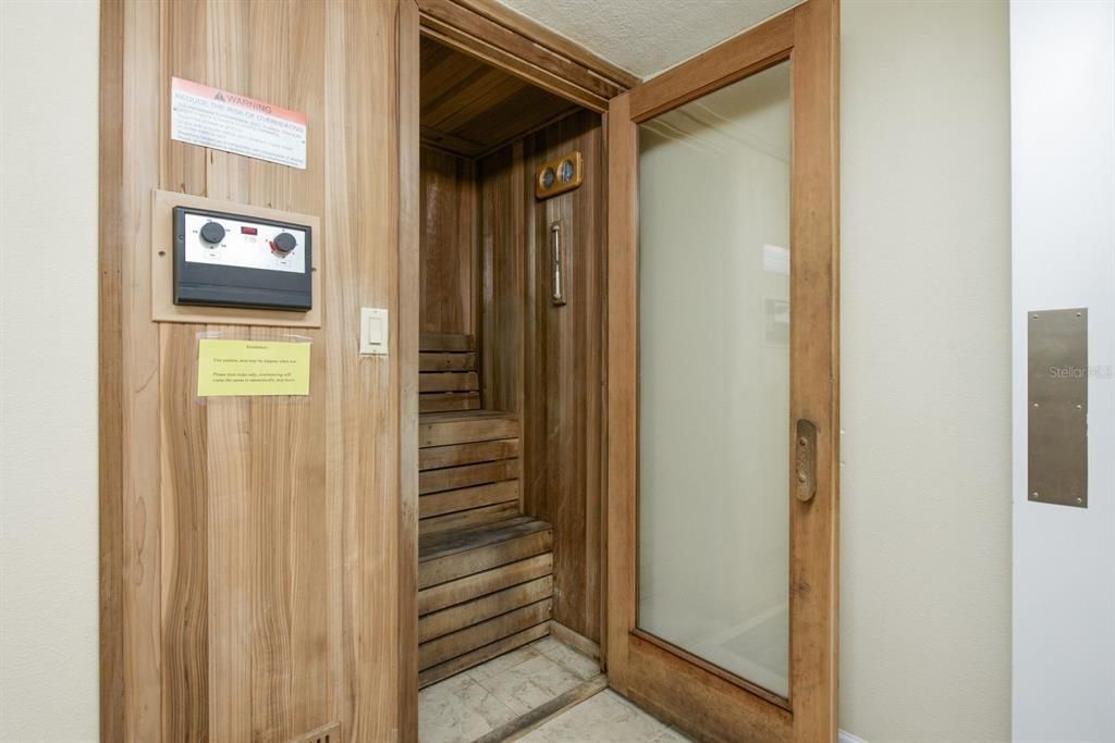 На продажу: $349,900 (2 спален, 2 ванн, 1283 Квадратных фут)