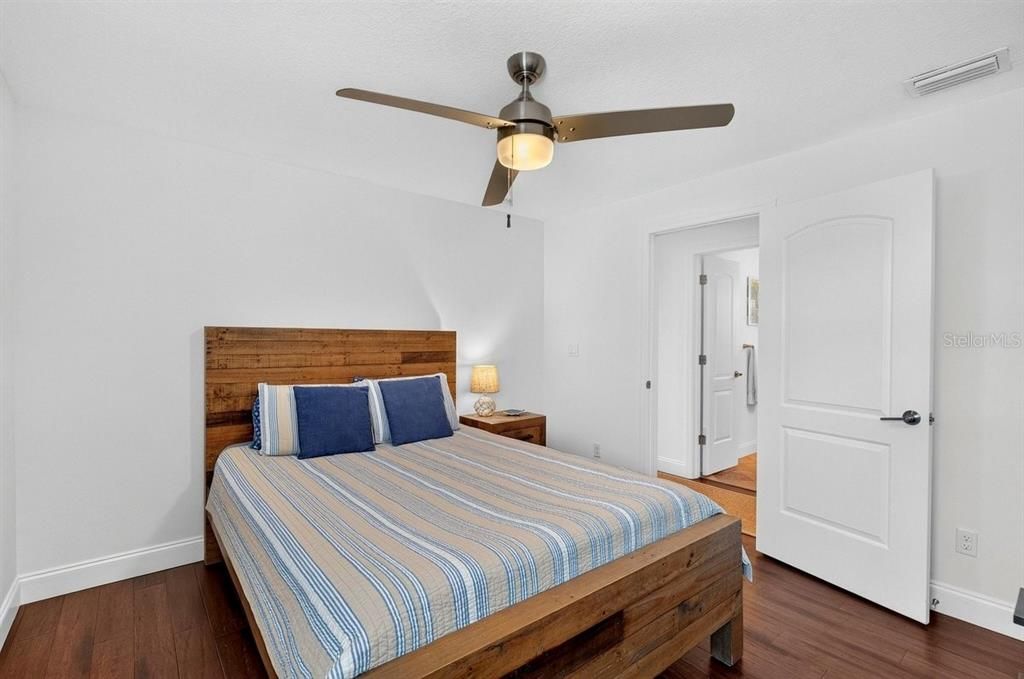 En Venta: $1,149,000 (4 camas, 3 baños, 2416 Pies cuadrados)