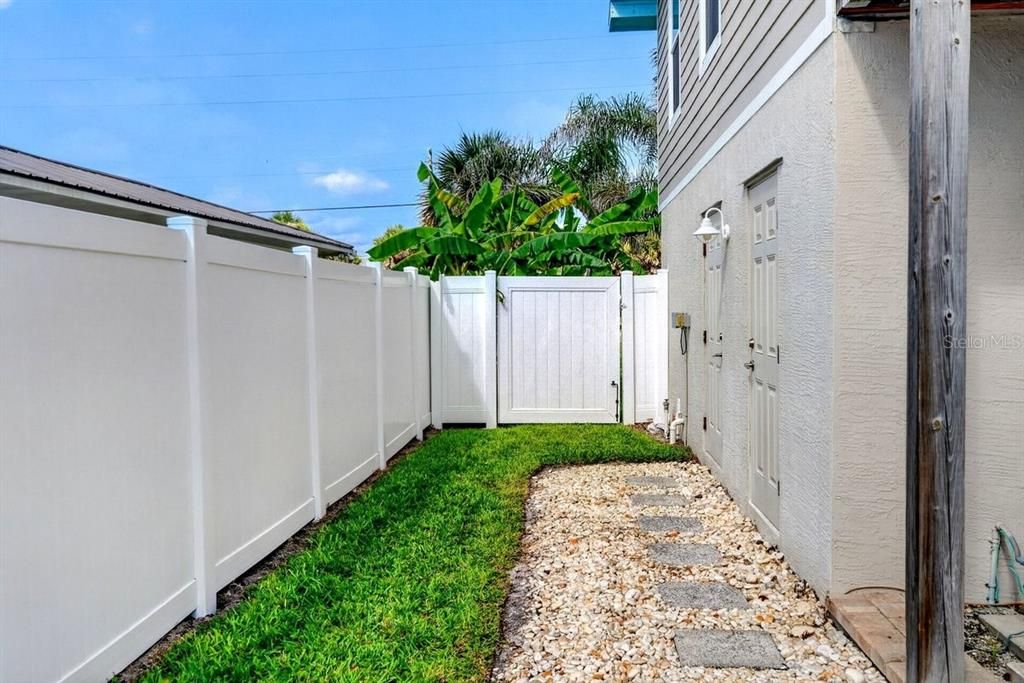 En Venta: $1,149,000 (4 camas, 3 baños, 2416 Pies cuadrados)