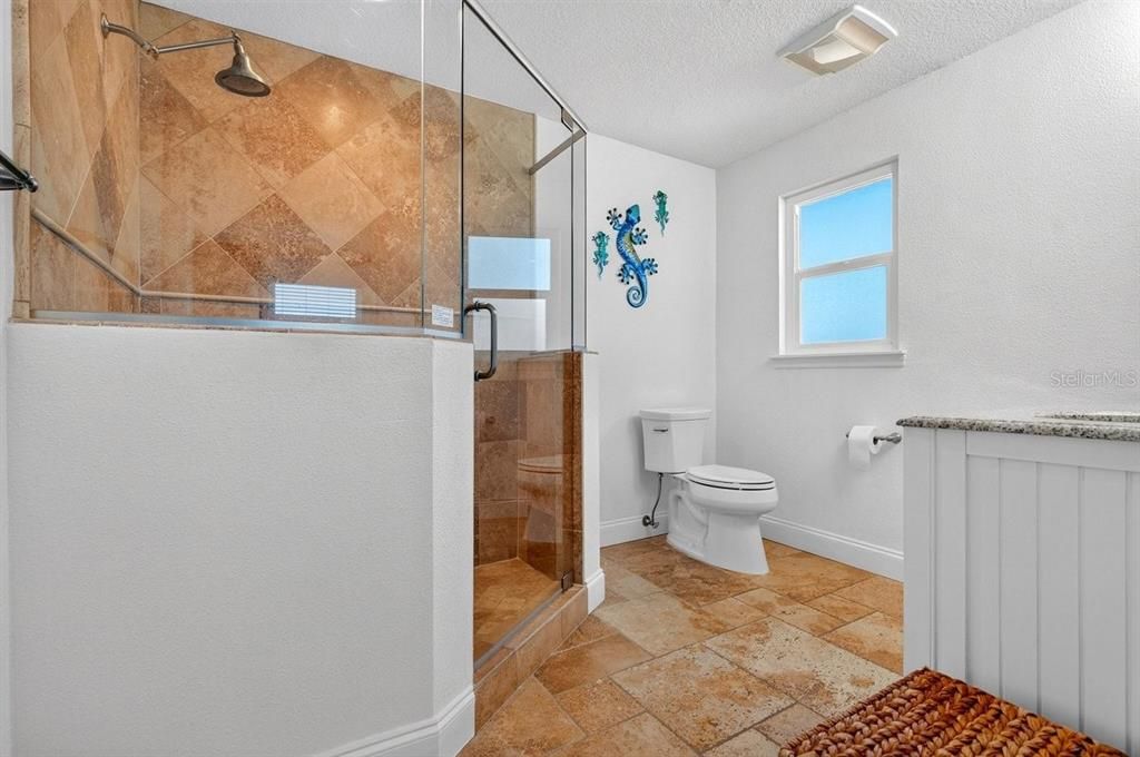 En Venta: $1,149,000 (4 camas, 3 baños, 2416 Pies cuadrados)