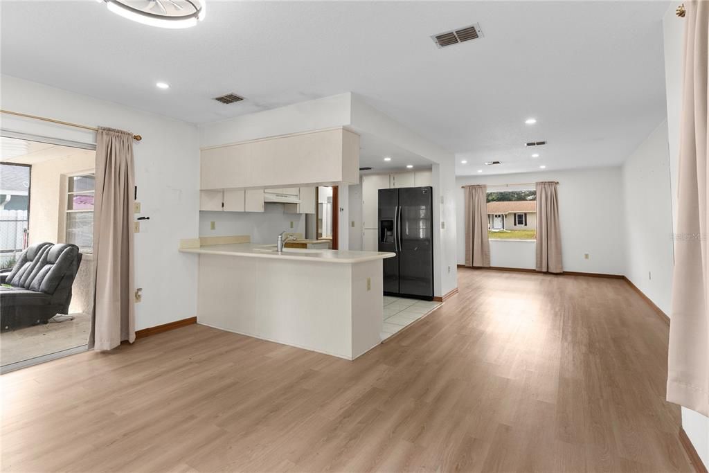 На продажу: $270,000 (2 спален, 2 ванн, 1145 Квадратных фут)