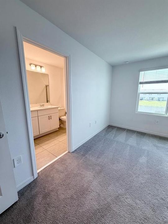 В аренду: $1,900 (3 спален, 2 ванн, 1407 Квадратных фут)