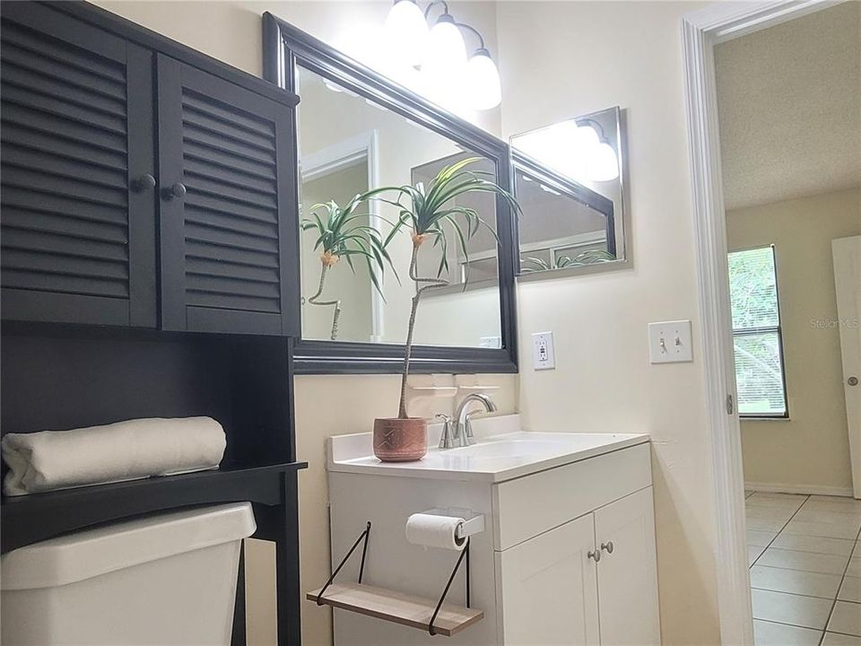 В аренду: $1,900 (2 спален, 2 ванн, 1303 Квадратных фут)