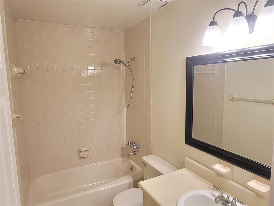 В аренду: $1,900 (2 спален, 2 ванн, 1303 Квадратных фут)