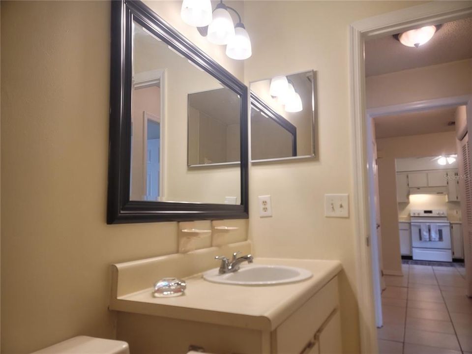В аренду: $1,900 (2 спален, 2 ванн, 1303 Квадратных фут)