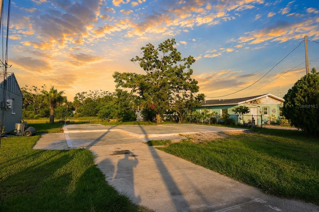 На продажу: $149,000 (0.14 acres)