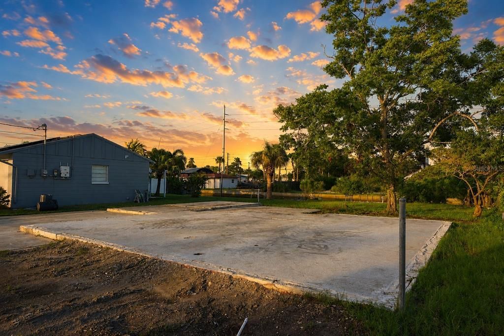 На продажу: $149,000 (0.14 acres)