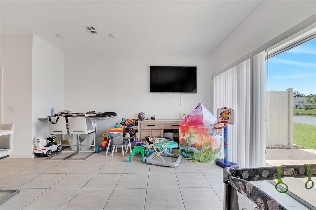 В аренду: $1,950 (3 спален, 2 ванн, 1365 Квадратных фут)