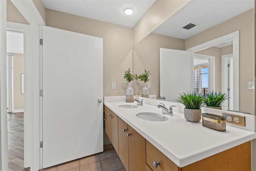 For Sale: $619,000 (2 beds, 2 baths, 1366 Square Feet)
