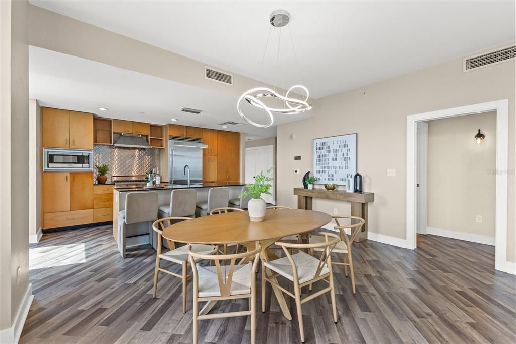 For Sale: $619,000 (2 beds, 2 baths, 1366 Square Feet)