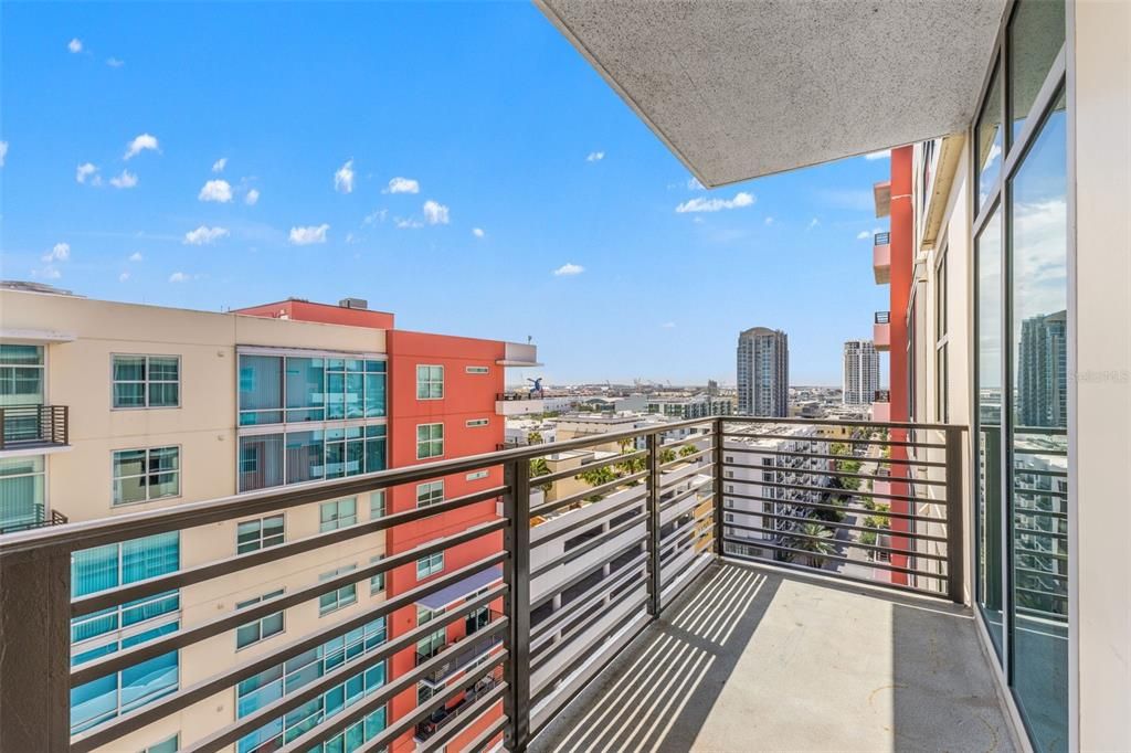 For Sale: $619,000 (2 beds, 2 baths, 1366 Square Feet)