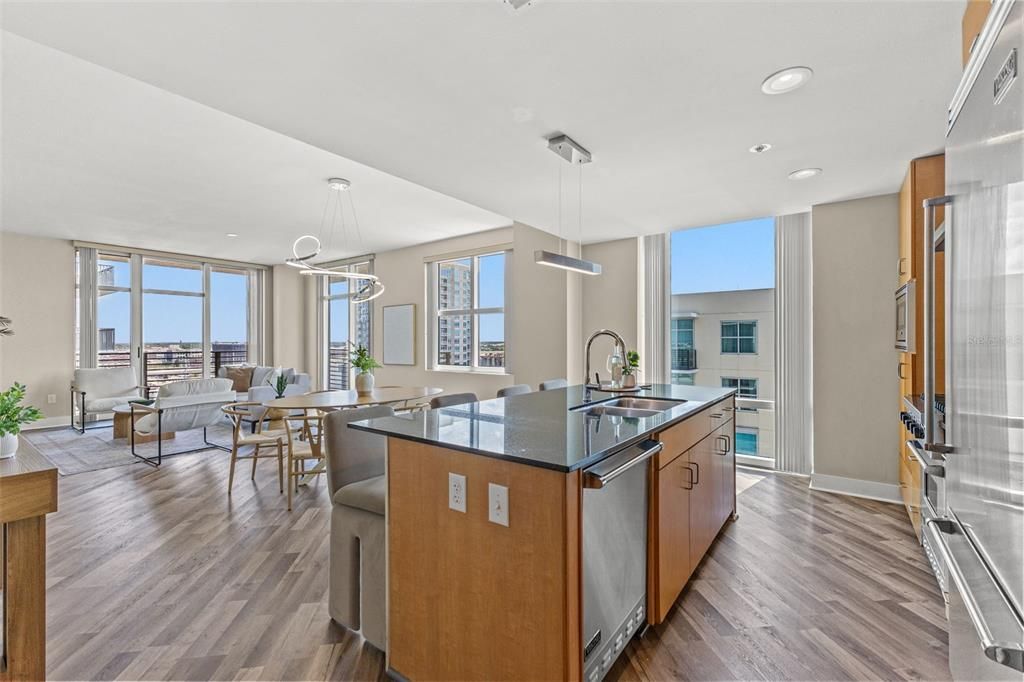 For Sale: $619,000 (2 beds, 2 baths, 1366 Square Feet)