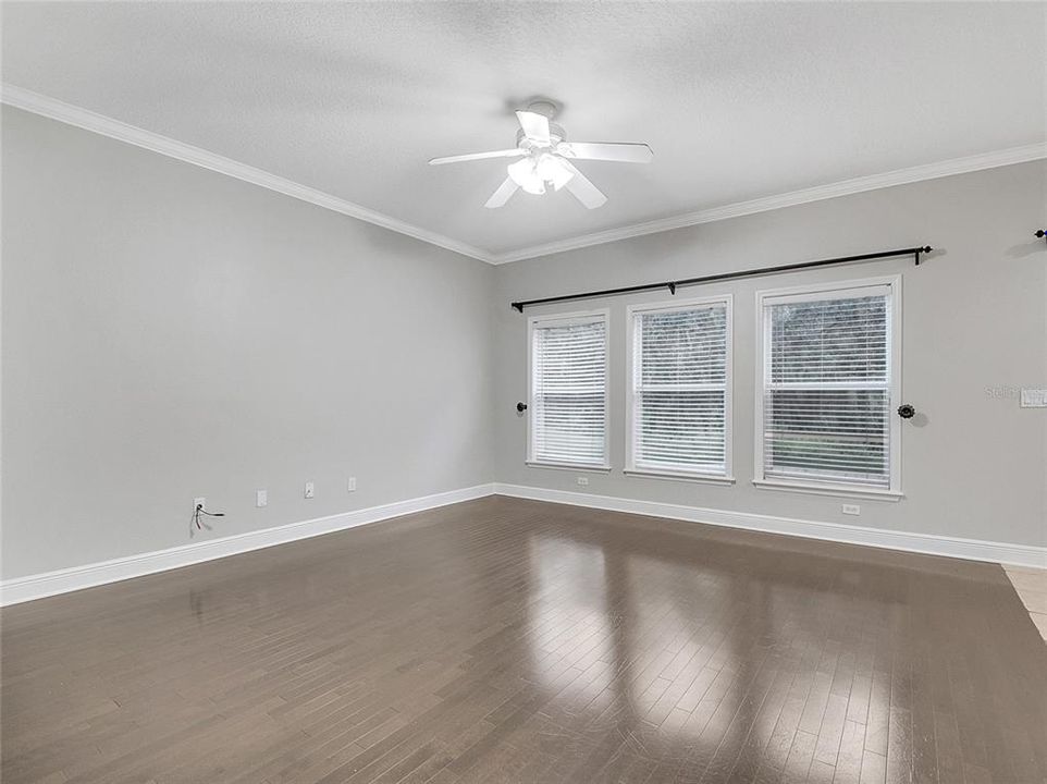 En Venta: $715,000 (3 camas, 2 baños, 2720 Pies cuadrados)