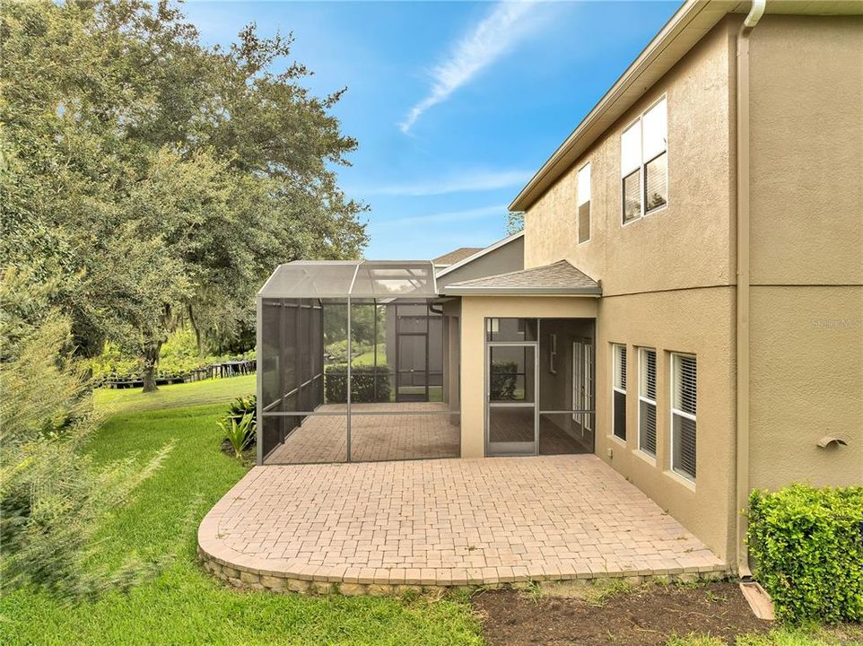 En Venta: $715,000 (3 camas, 2 baños, 2720 Pies cuadrados)