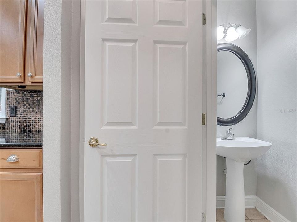 En Venta: $715,000 (3 camas, 2 baños, 2720 Pies cuadrados)
