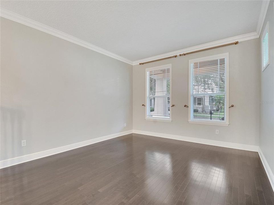 En Venta: $715,000 (3 camas, 2 baños, 2720 Pies cuadrados)
