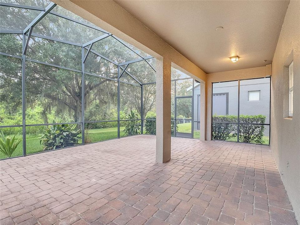En Venta: $715,000 (3 camas, 2 baños, 2720 Pies cuadrados)