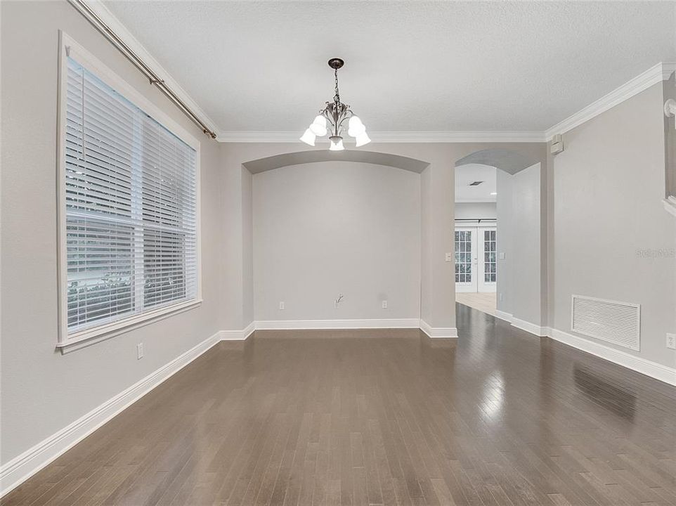 En Venta: $715,000 (3 camas, 2 baños, 2720 Pies cuadrados)