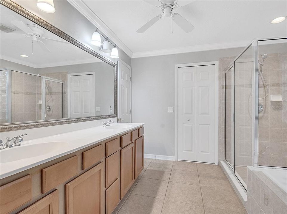 En Venta: $715,000 (3 camas, 2 baños, 2720 Pies cuadrados)