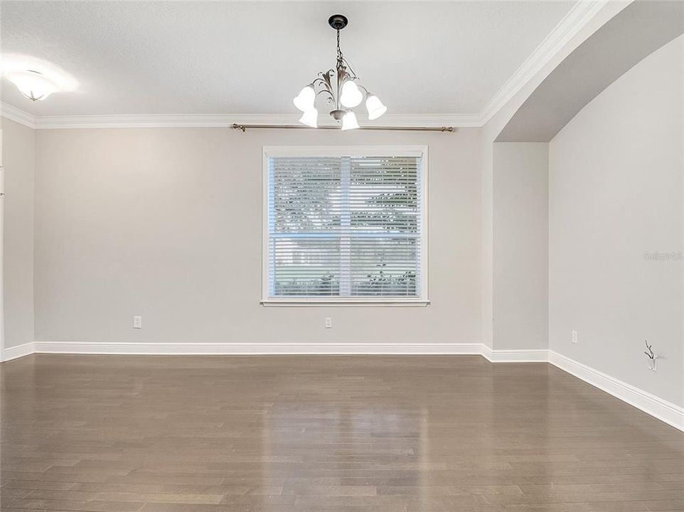 En Venta: $715,000 (3 camas, 2 baños, 2720 Pies cuadrados)
