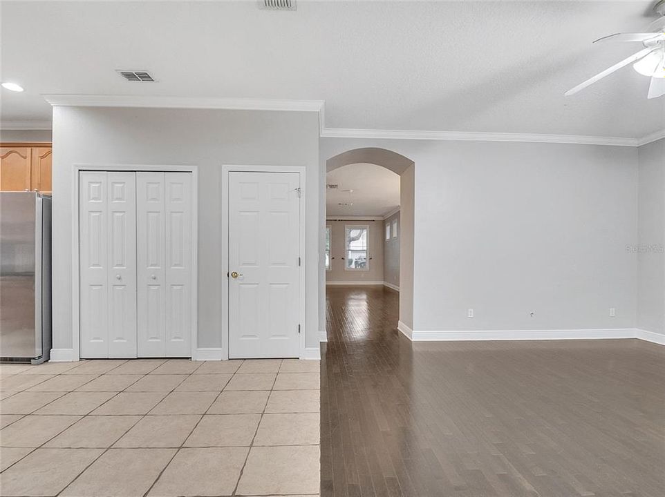 En Venta: $715,000 (3 camas, 2 baños, 2720 Pies cuadrados)