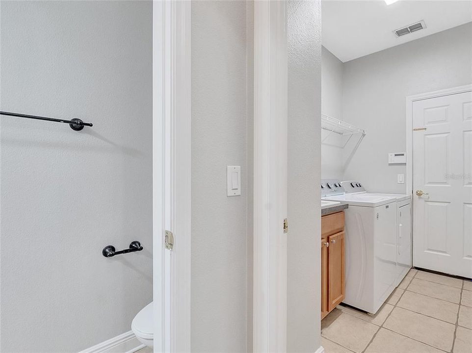 En Venta: $715,000 (3 camas, 2 baños, 2720 Pies cuadrados)