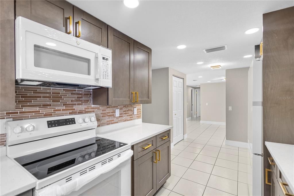 For Sale: $295,000 (3 beds, 2 baths, 1298 Square Feet)