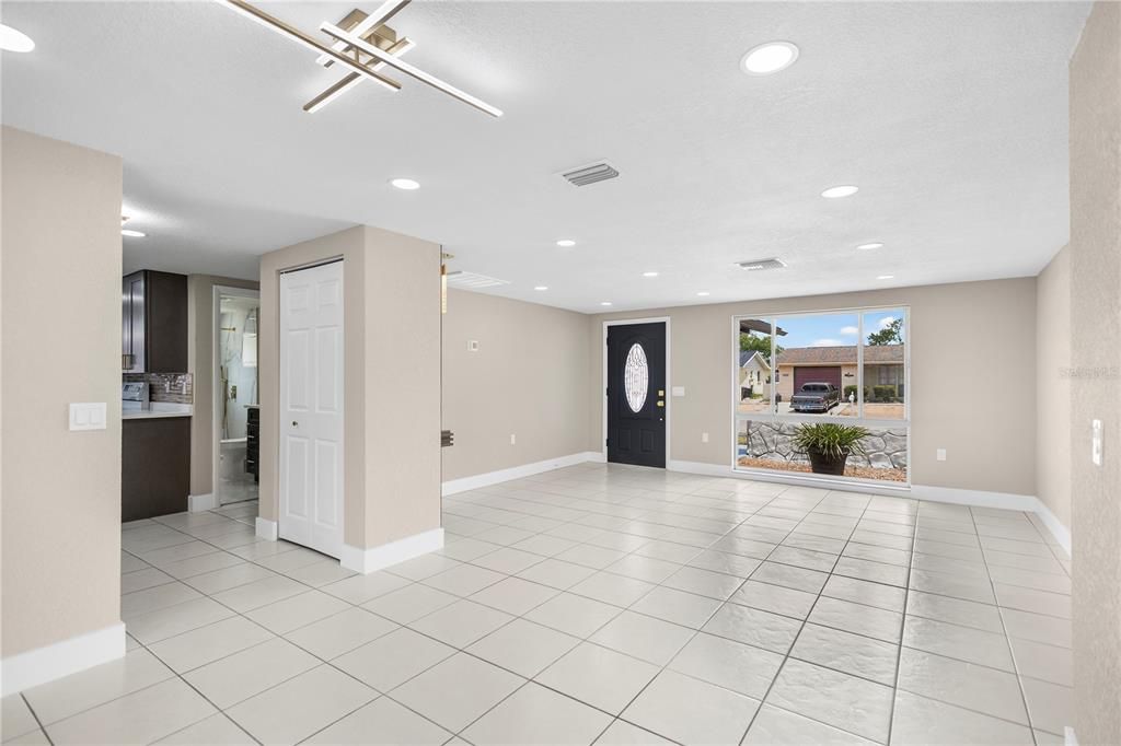 For Sale: $295,000 (3 beds, 2 baths, 1298 Square Feet)